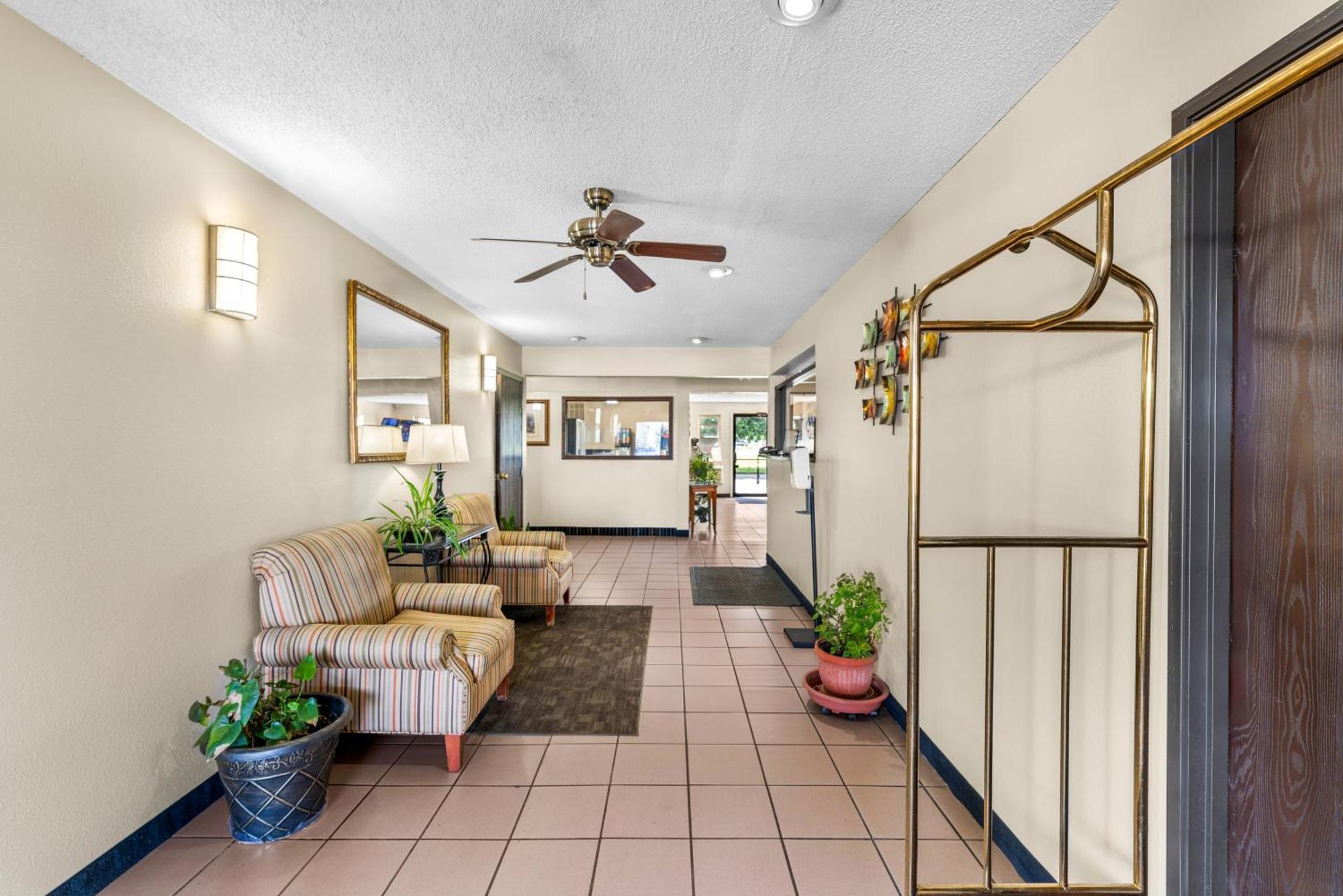 Americas Best Value Inn Decatur Exteriör bild